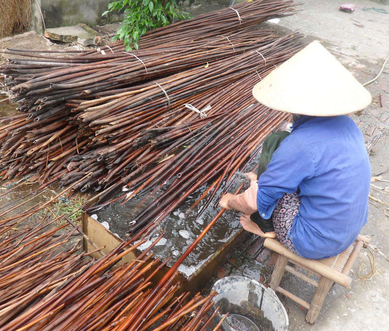 Tranh tre Xuân Lai - Chèo thuyền trên sông